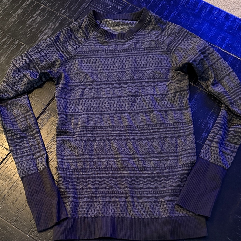 Women’s Lululemon Black Patterned Long Sleeve size 6